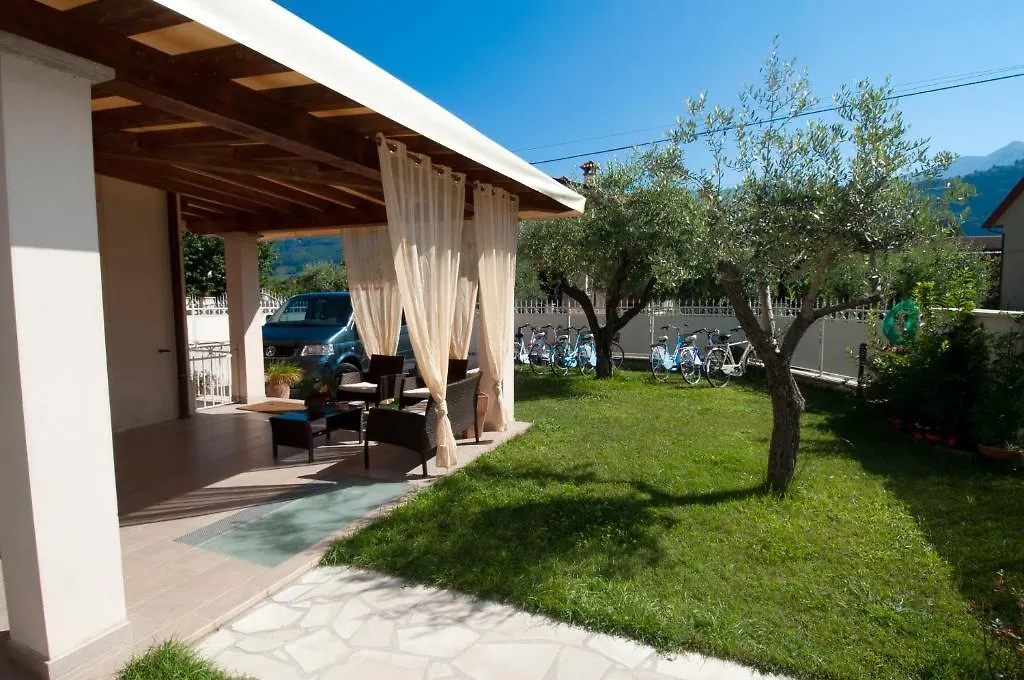 B&B Alle Tre Rose Montignoso Bed & Breakfast
