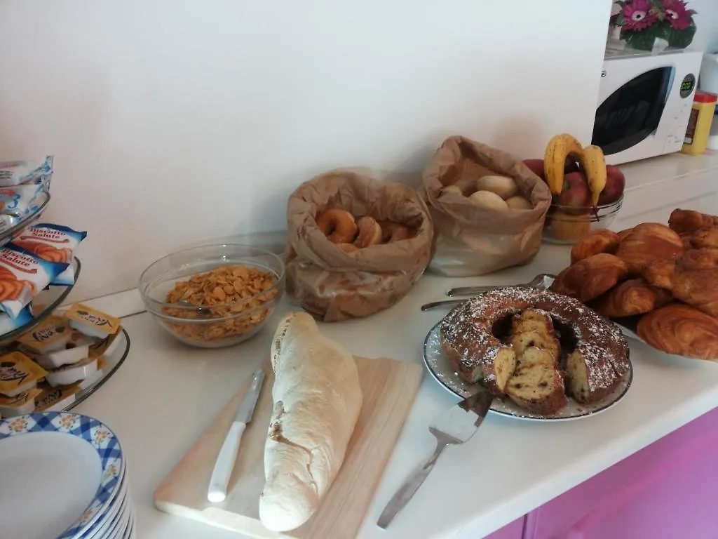 B&B Alle Tre Rose Montignoso Bed & Breakfast